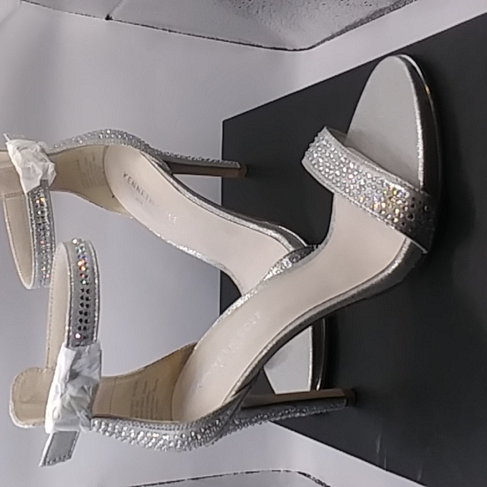 Kenneth Cole Brook Shine heel